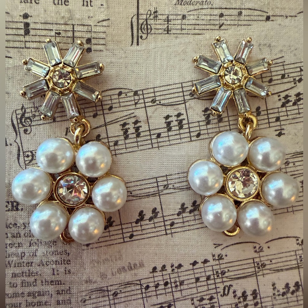 Elegant Pearl and Crystal Flower Earrings